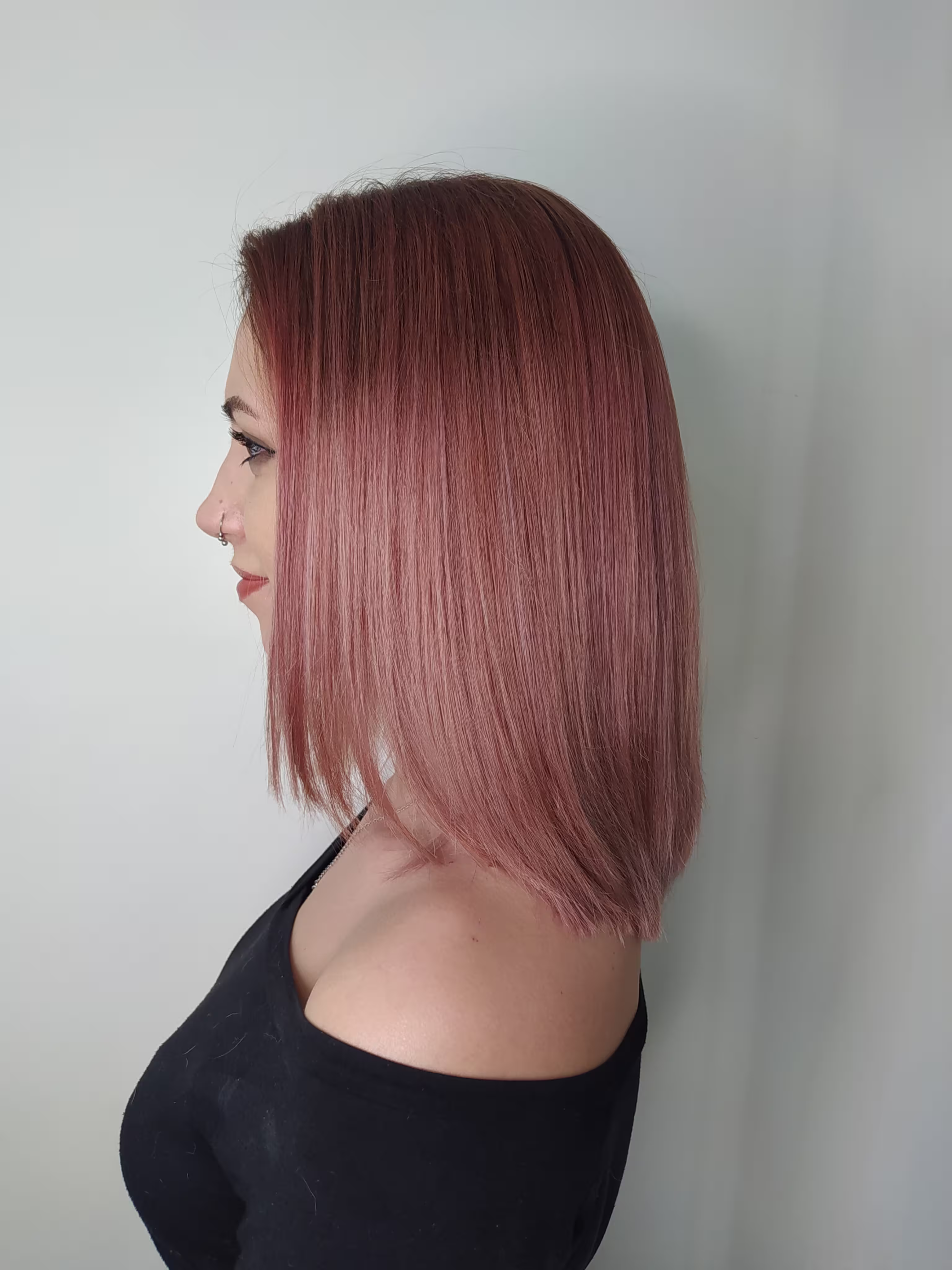 Long bob balayage frizura a Lazar Szépségszalonban Budapest VI. kerületében – modern hajfestési trend természetes színátmenettel