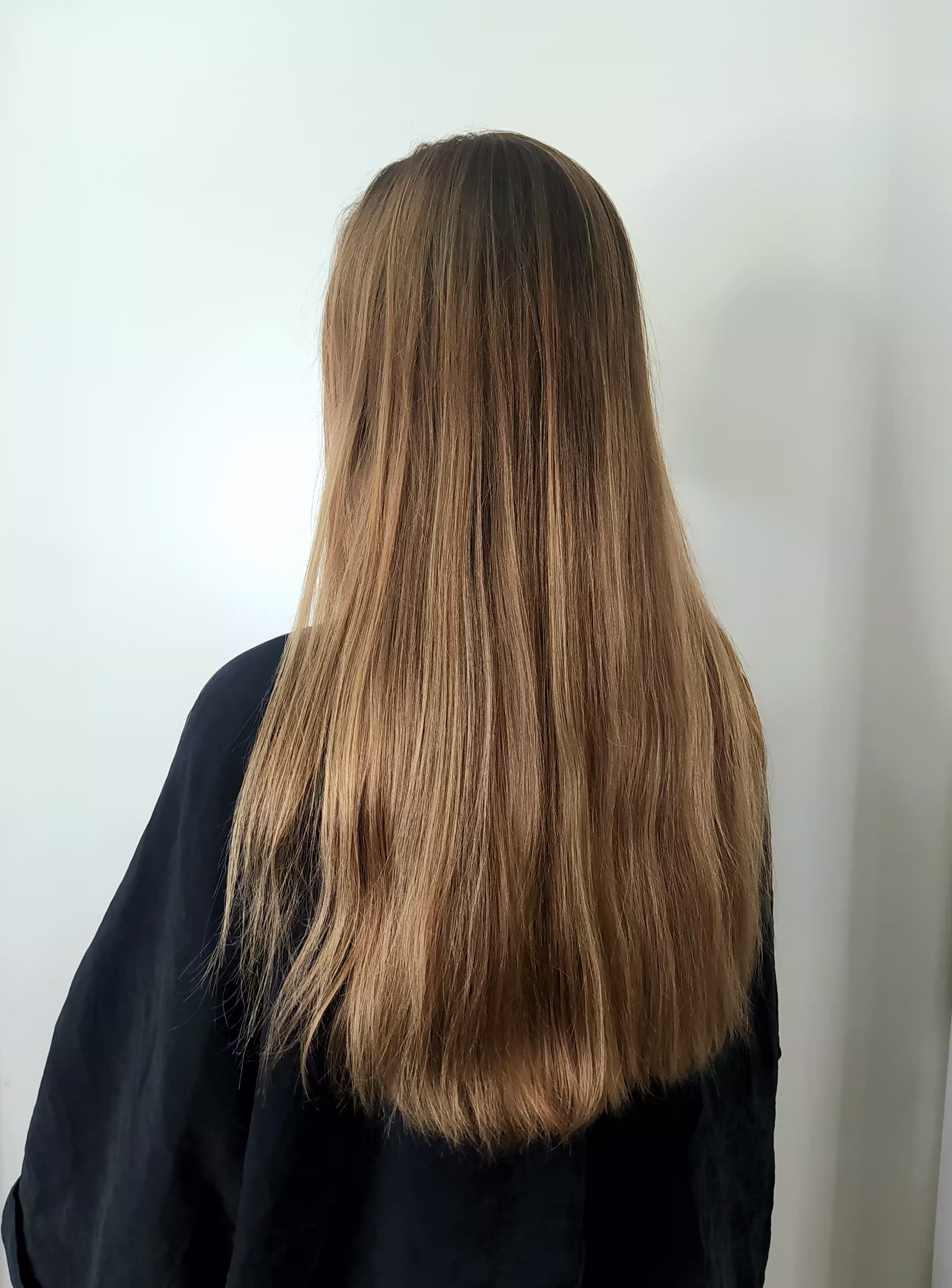 Női hajvágás után – egyenes, fényes lob frizura a Lazars Szépségszalonban, Budapest